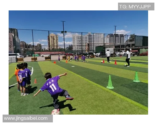 瓜达拉哈与桑托斯拉的激烈对决揭示了足球战术的精彩与魅力